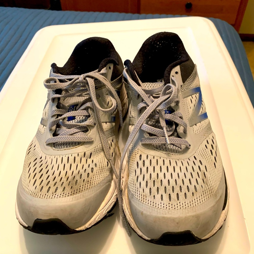 Used New balance 2Ewide size 9for sale.